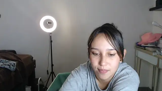 Skarlet Adams28 online show from 03.19.25