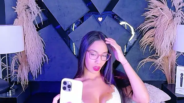 KylieWhite online show from 11.03.25