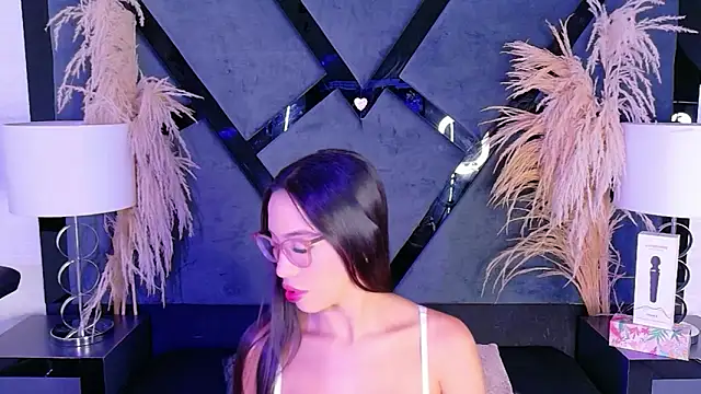 KylieWhite online show from 11.08.25