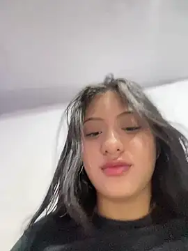 Snapshot of Estefanii- chatting on 02.27.25 Estefanii- online show from 02.27.25
