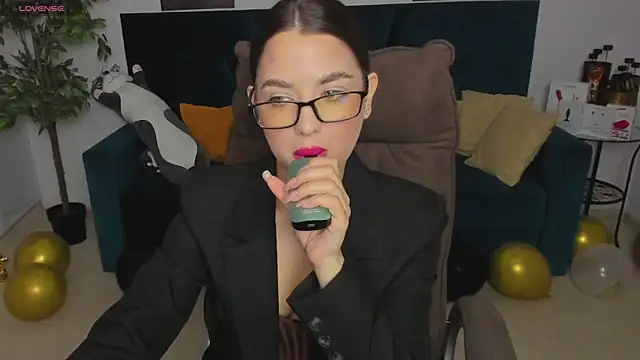 Snapshot of CharleneWoods chatting on 01.21.25 CharleneWoods online show from 01.21.25