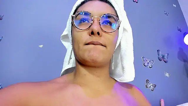 Kaira mosse online show from 10.21.25