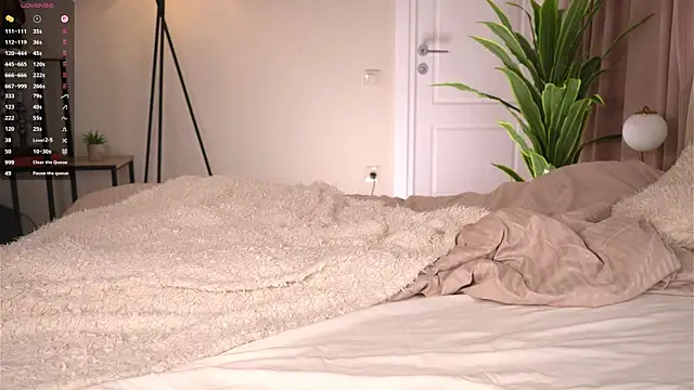 MiaBanger online show from 04.08.26