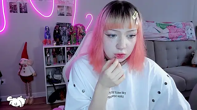 Snapshot of SweetieMollyy chatting on 11.13.25 SweetieMollyy online show from 11.13.25