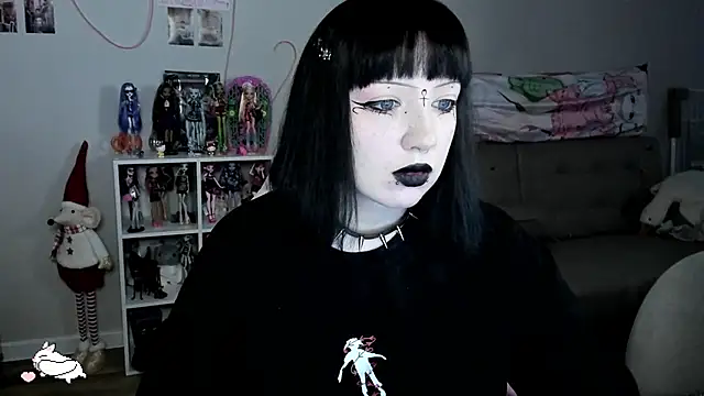 Snapshot of SweetieMollyy chatting on 11.18.25 SweetieMollyy online show from 11.18.25