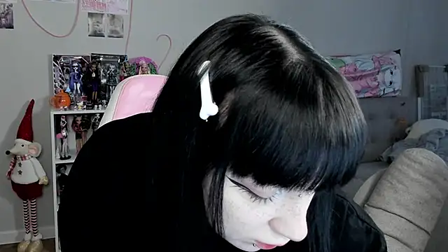 Snapshot of SweetieMollyy chatting on 11.24.25 SweetieMollyy online show from 11.24.25