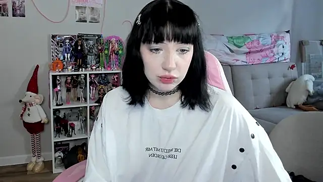 Snapshot of SweetieMollyy chatting on 12.01.25 SweetieMollyy online show from 12.01.25