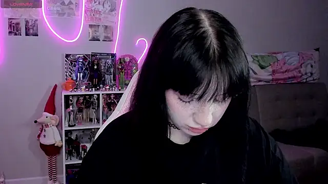 Snapshot of SweetieMollyy chatting on 12.18.25 SweetieMollyy online show from 12.18.25