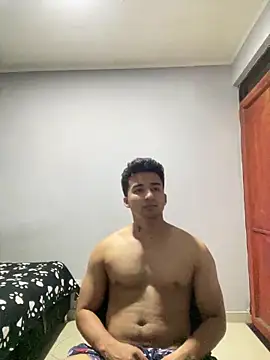 Snapshot of 2Tussiboy chatting on 01.08.25 2Tussiboy online show from 01.08.25