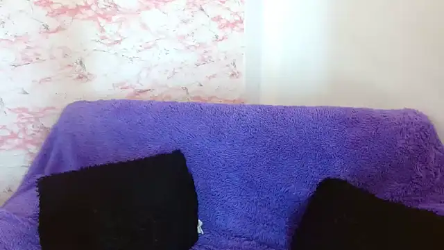 Snapshot of anahi__s chatting on 11.24.25 anahi s online show from 11.24.25