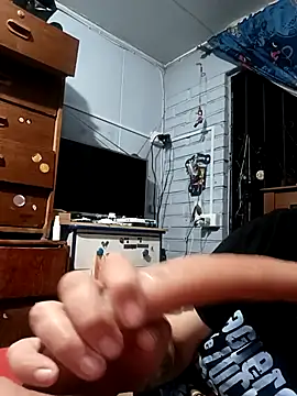 Snapshot of maxi_6969 chatting on 11.15.25 maxi 6969 online show from 11.15.25