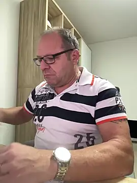 coupleLatinaLovers online show from 11.14.25