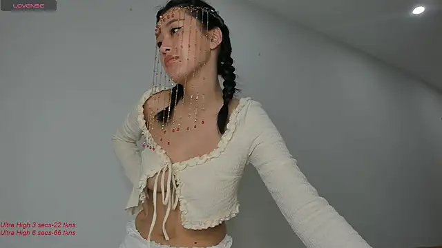 Snapshot of yumisunn chatting on 12.27.24 yumisunn online show from 12.27.24