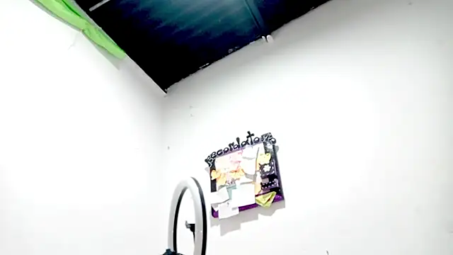 PetiteIvoryQueen19 online show from 10.21.25