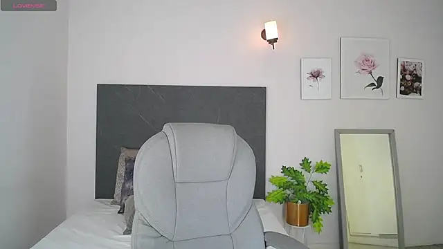 adhara cortez online show from 10.22.25