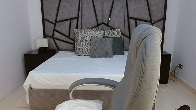 adhara cortez online show from 04.08.26