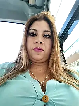 Snapshot of Laura-Hernandez chatting on 12.22.24 Laura-Hernandez online show from 12.22.24