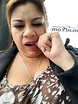 Snapshot of Laura-Hernandez chatting on 12.23.24 Laura-Hernandez online show from 12.23.24