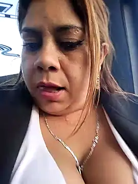 Snapshot of Laura-Hernandez chatting on 01.09.25 Laura-Hernandez online show from 01.09.25