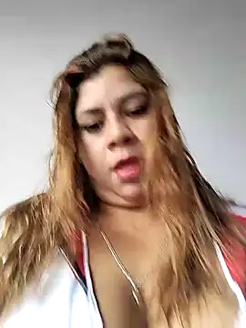 Snapshot of Laura-Hernandez chatting on 01.10.25 Laura-Hernandez online show from 01.10.25