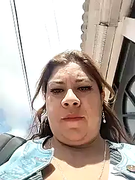 Snapshot of Laura-Hernandez chatting on 01.15.25 Laura-Hernandez online show from 01.15.25