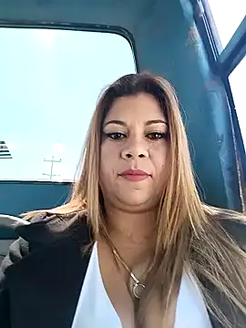Snapshot of Laura-Hernandez chatting on 01.22.25 Laura-Hernandez online show from 01.22.25
