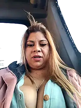 Snapshot of Laura-Hernandez chatting on 01.22.25 Laura-Hernandez online show from 01.22.25