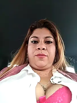 Snapshot of Laura-Hernandez chatting on 01.30.25 Laura-Hernandez online show from 01.30.25