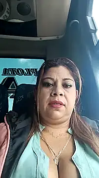 Snapshot of Laura-Hernandez chatting on 02.01.25 Laura-Hernandez online show from 02.01.25
