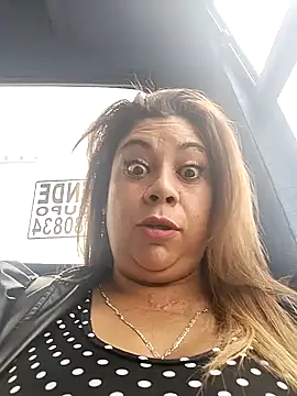 Snapshot of Laura-Hernandez chatting on 02.04.25 Laura-Hernandez online show from 02.04.25