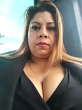 Snapshot of Laura-Hernandez chatting on 02.07.25 Laura-Hernandez online show from 02.07.25