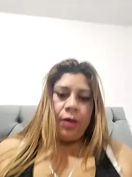 Snapshot of Laura-Hernandez chatting on 02.07.25 Laura-Hernandez online show from 02.07.25