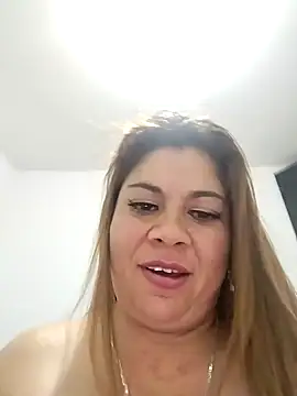 Snapshot of Laura-Hernandez chatting on 02.11.25 Laura-Hernandez online show from 02.11.25