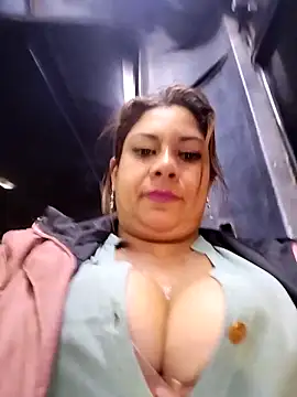 Snapshot of Laura-Hernandez chatting on 02.14.25 Laura-Hernandez online show from 02.14.25