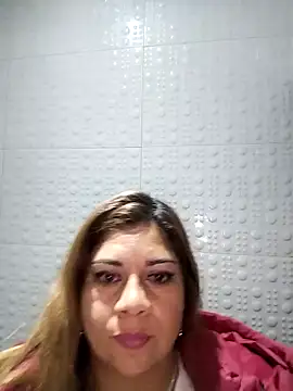 Snapshot of Laura-Hernandez chatting on 02.15.25 Laura-Hernandez online show from 02.15.25
