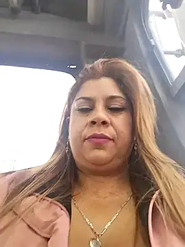 Snapshot of Laura-Hernandez chatting on 03.05.25 Laura-Hernandez online show from 03.05.25