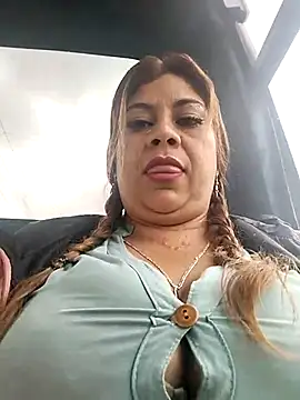 Snapshot of Laura-Hernandez chatting on 03.13.25 Laura-Hernandez online show from 03.13.25