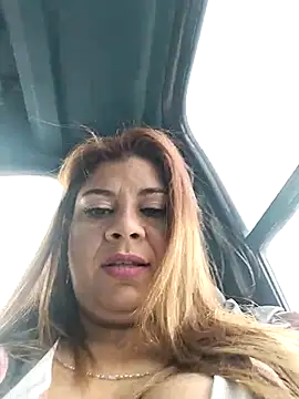 Snapshot of Laura-Hernandez chatting on 03.17.25 Laura-Hernandez online show from 03.17.25