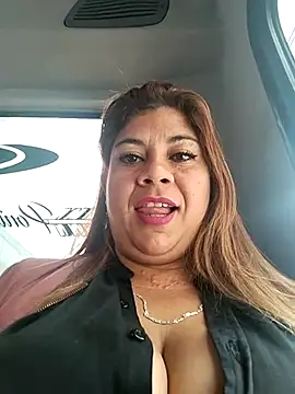 Snapshot of Laura-Hernandez chatting on 03.18.25 Laura-Hernandez online show from 03.18.25