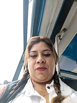 Snapshot of Laura-Hernandez chatting on 03.20.25 Laura-Hernandez online show from 03.20.25