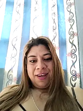 Snapshot of Laura-Hernandez chatting on 09.11.25 Laura-Hernandez online show from 09.11.25