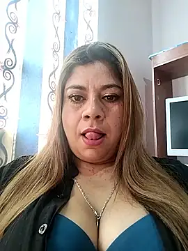 Snapshot of Laura-Hernandez chatting on 09.16.25 Laura-Hernandez online show from 09.16.25