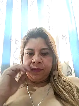 Snapshot of Laura-Hernandez chatting on 09.21.25 Laura-Hernandez online show from 09.21.25