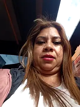 Snapshot of Laura-Hernandez chatting on 06.27.26 Laura-Hernandez online show from 06.27.26