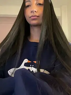 Snapshot of aly_golden_ chatting on 12.21.24 aly golden online show from 12.21.24