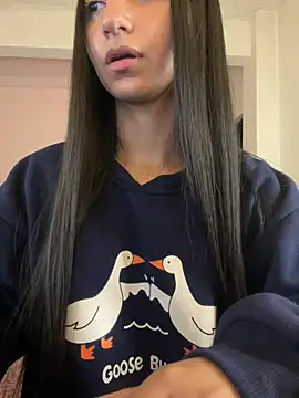 Snapshot of aly_golden_ chatting on 12.21.24 aly golden online show from 12.21.24