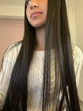 Snapshot of aly_golden_ chatting on 12.23.24 aly golden online show from 12.23.24