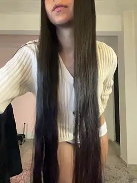 Snapshot of aly_golden_ chatting on 01.05.25 aly golden online show from 01.05.25