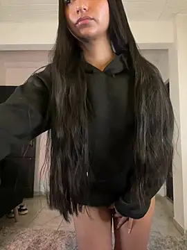 Snapshot of aly_golden_ chatting on 03.20.25 aly golden online show from 03.20.25