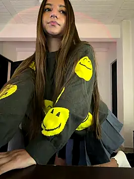 Snapshot of aly_golden_ chatting on 11.22.25 aly golden online show from 11.22.25